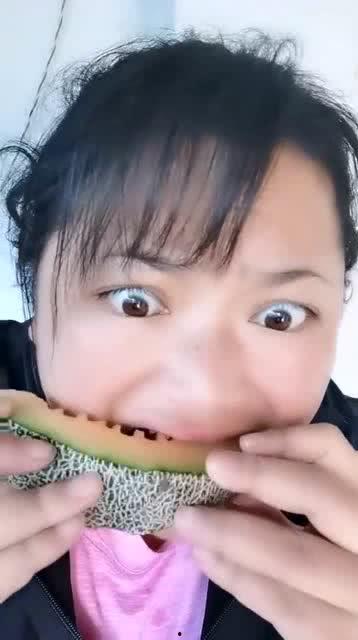 农村吃瓜妇女视频,揭秘乡村生活百态
