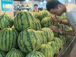 商场 吃瓜